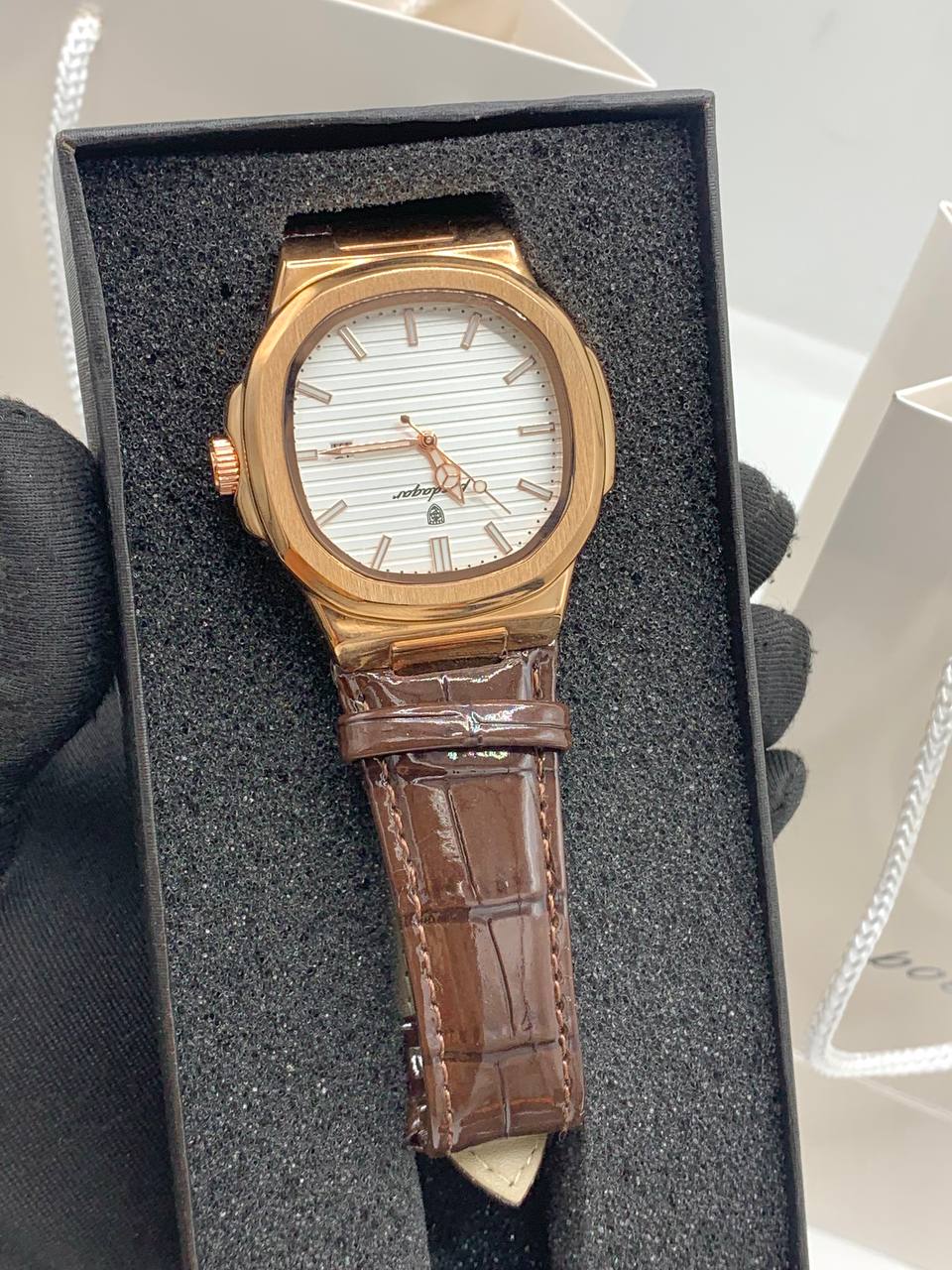Poedagar Watch with leather strap 